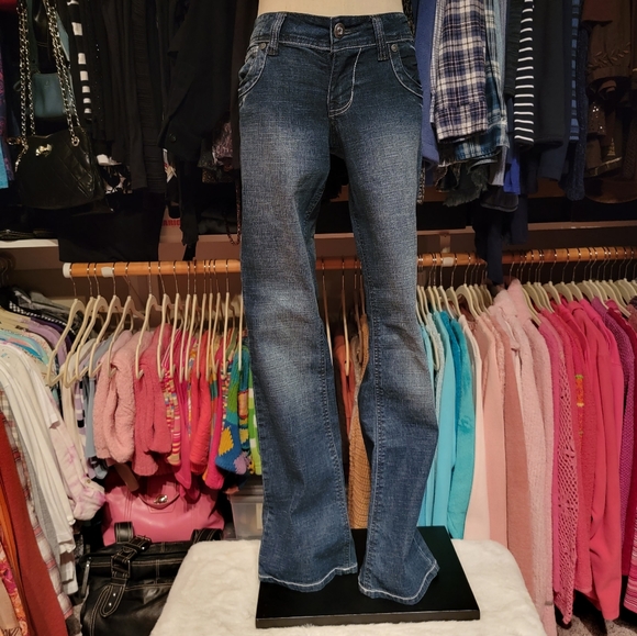 L.E.I. ♡ Dark Distressed "Ashley Trouble" Embroidered|Embellished Bling Jeans 3R - Picture 5 of 17